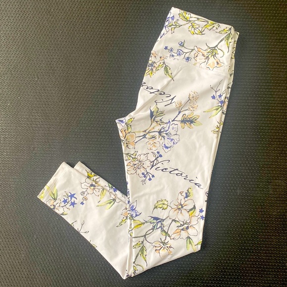 Victoria Secret Sport Leggings - Picture 5 of 5